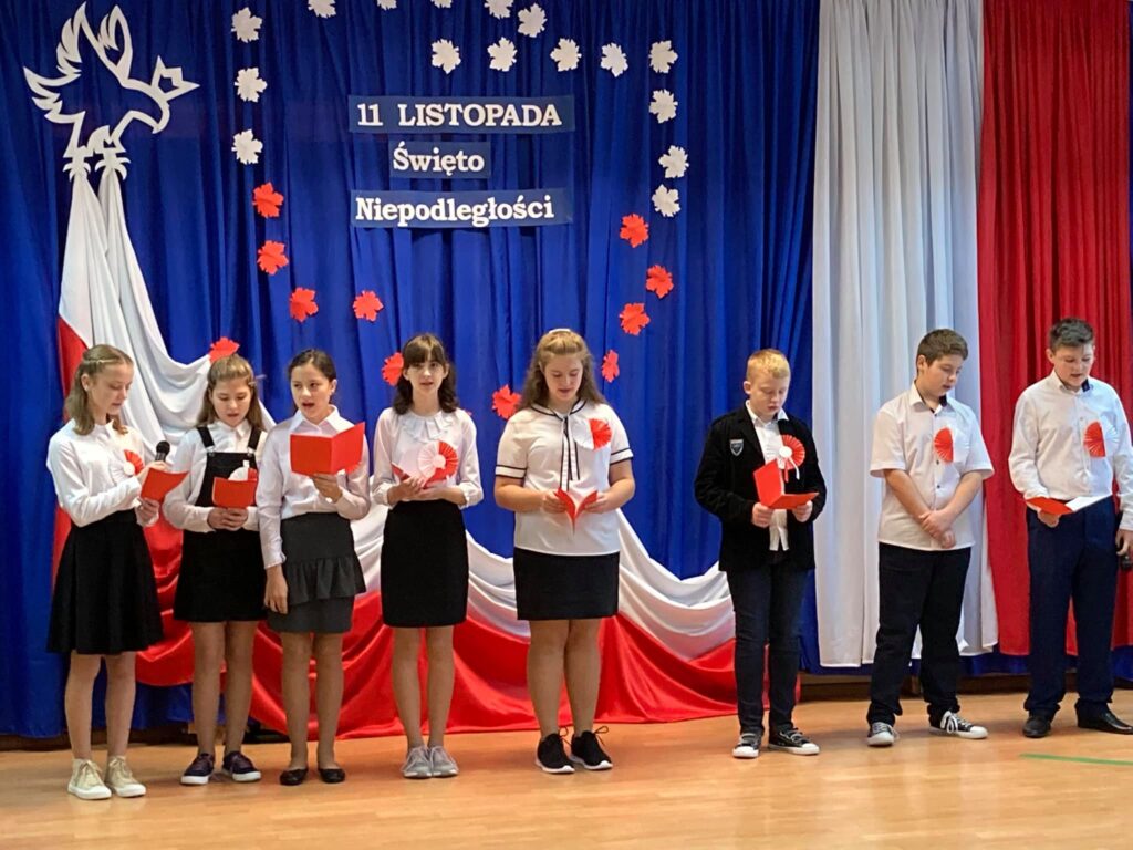 Obchody Święta Niepodległości w Szkole Podstawowej w Rzepienniku Suchym