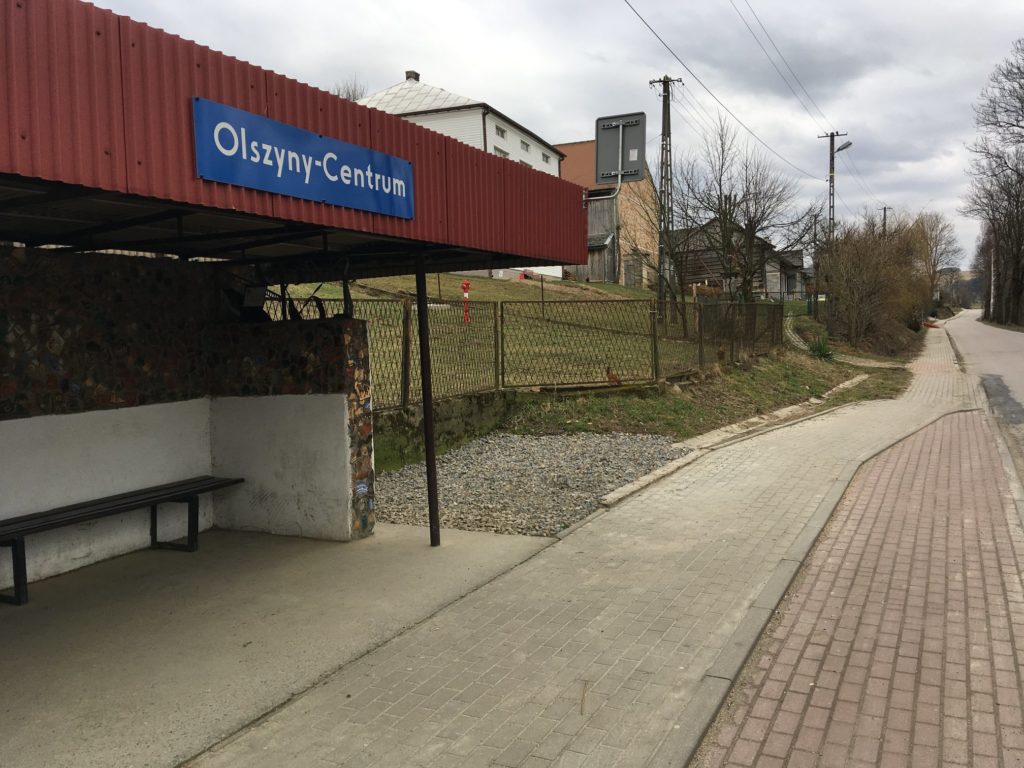 Usunięcie starego kiosku z centrum miejscowości Olszyny